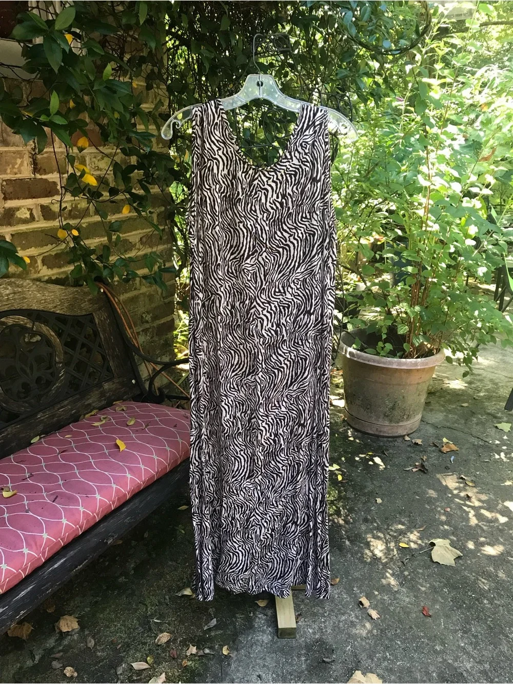 Globetrotter-BROWN ABSTRACT PRINT LONG SHIFT DRESS- Size Medium- EUC